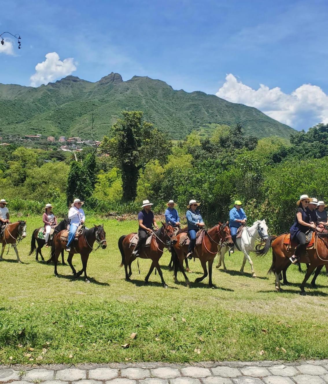 El Descanso Del Toro Hosteria-Spa Vilcabamba Exteriör bild